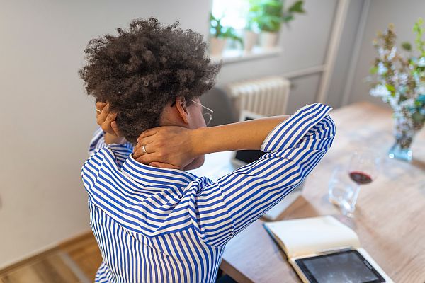Tips voor thuiswerken in de coronacrisis: niet met je laptop aan de keukentafel