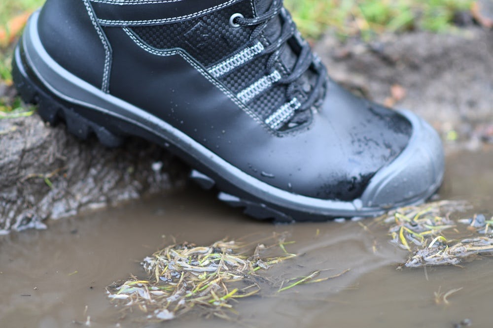 Met je veiligheidsschoenen door de metaalpoortjes