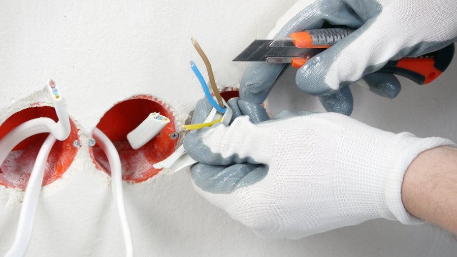 Spanningsloos werken? Alleen met alle voorgeschreven PBM