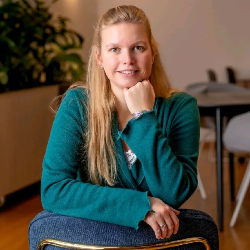 Nicolette van den Hout