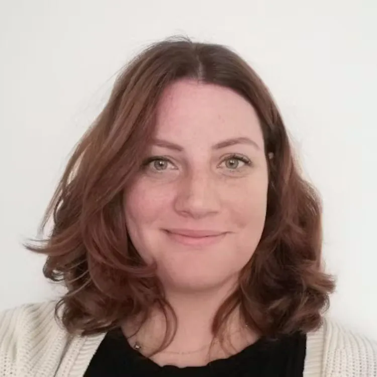 Moniek Hogenbirk, stafmedewerker NS