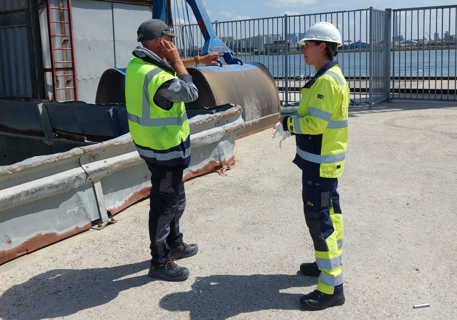 Met de Safety Scan kan veiligheidskundige Bianca Snoek preventiemedewerker Martin goed helpen bij zijn opdracht om de veiligheidscultuur op de werkvloer te versterken.