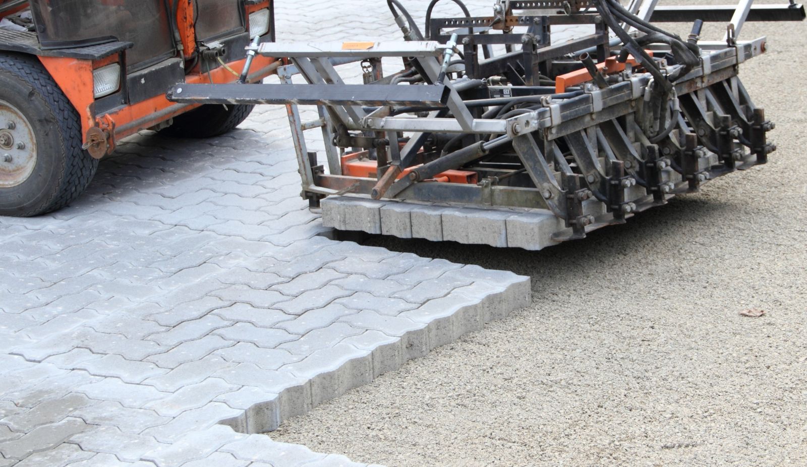 Machinaal bestraten is al het uitgangspunt sinds begin deze eeuw, met alleen handmatig waar dat machinaal echt niet kan. Beeld: Shutterstock