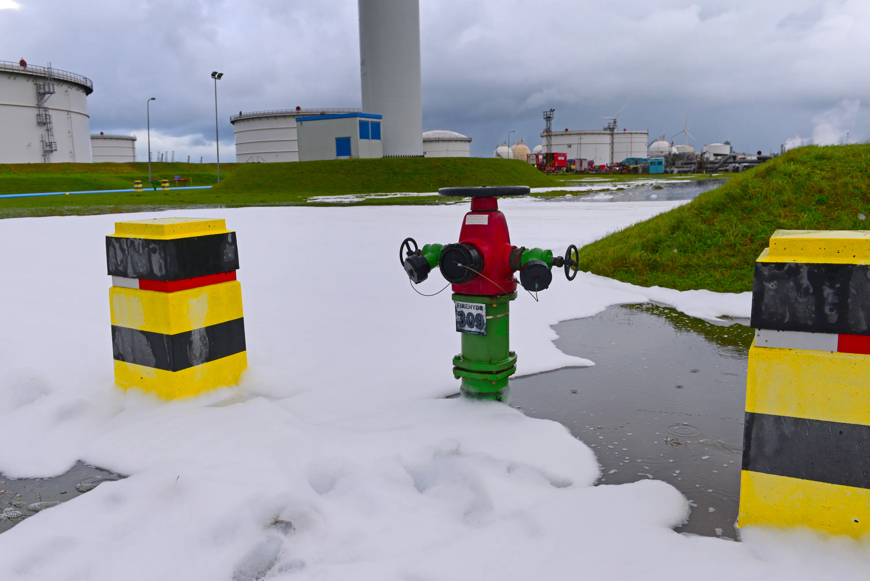 Bedrijven moeten bij een schuiminzet met PFAS verontreinigd bluswater opvangen. Foto: Rob Jastrzebski