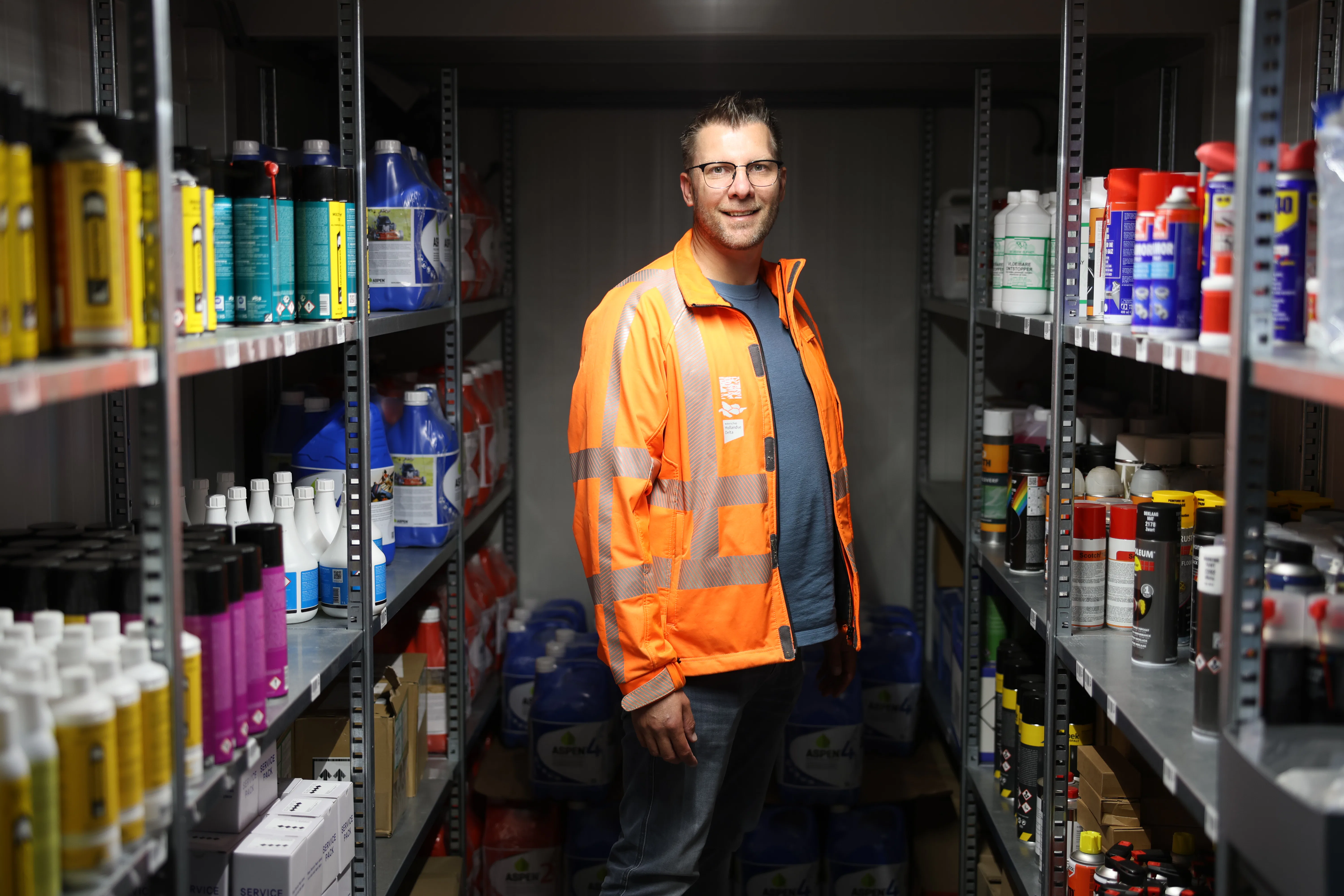 Adviseur Veiligheid en Gezondheid Bart Huijzers: "Ik behandel anderen zoals ik zelf behandeld wil worden, met respect. Verder stap ik net zo gemakkelijk naar de directeur toe als naar iemand in de operatie. En ik ben toegankelijk: mensen komen naar mij toe met hun vragen." Foto: Dennis Wisse